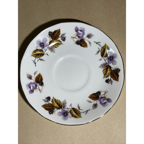 Vintage Queen Anne Bone‎ China Teacup and Saucer Set Autumn Leaves #8344 England - Picture 4 of 10